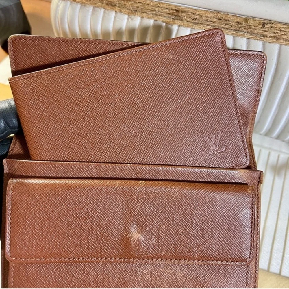 Louis Vuitton Taiga ID Holder Card Wallet Insert